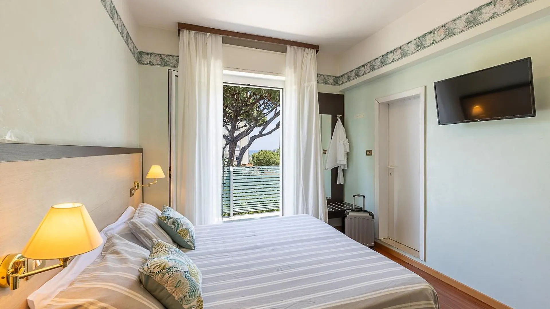 Hotel Adriatica Con Piscina Riccione
