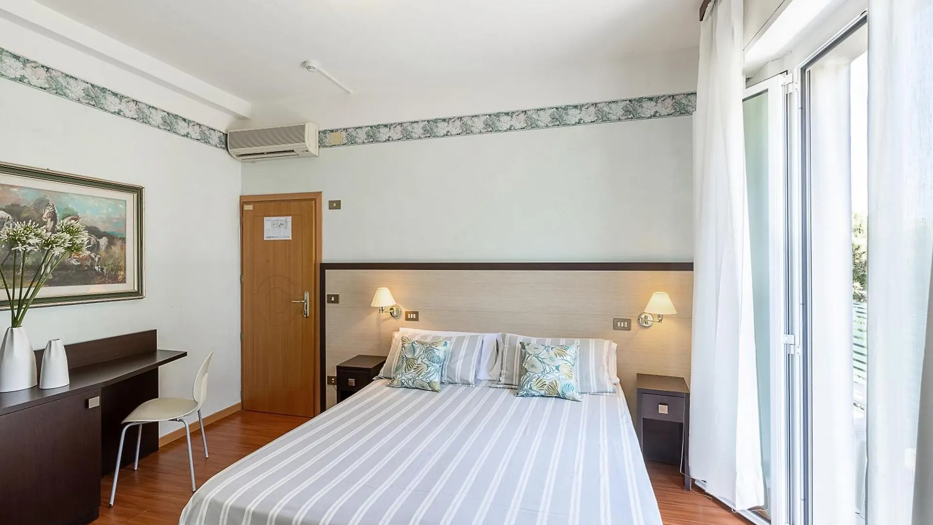 Hotel Adriatica Con Piscina