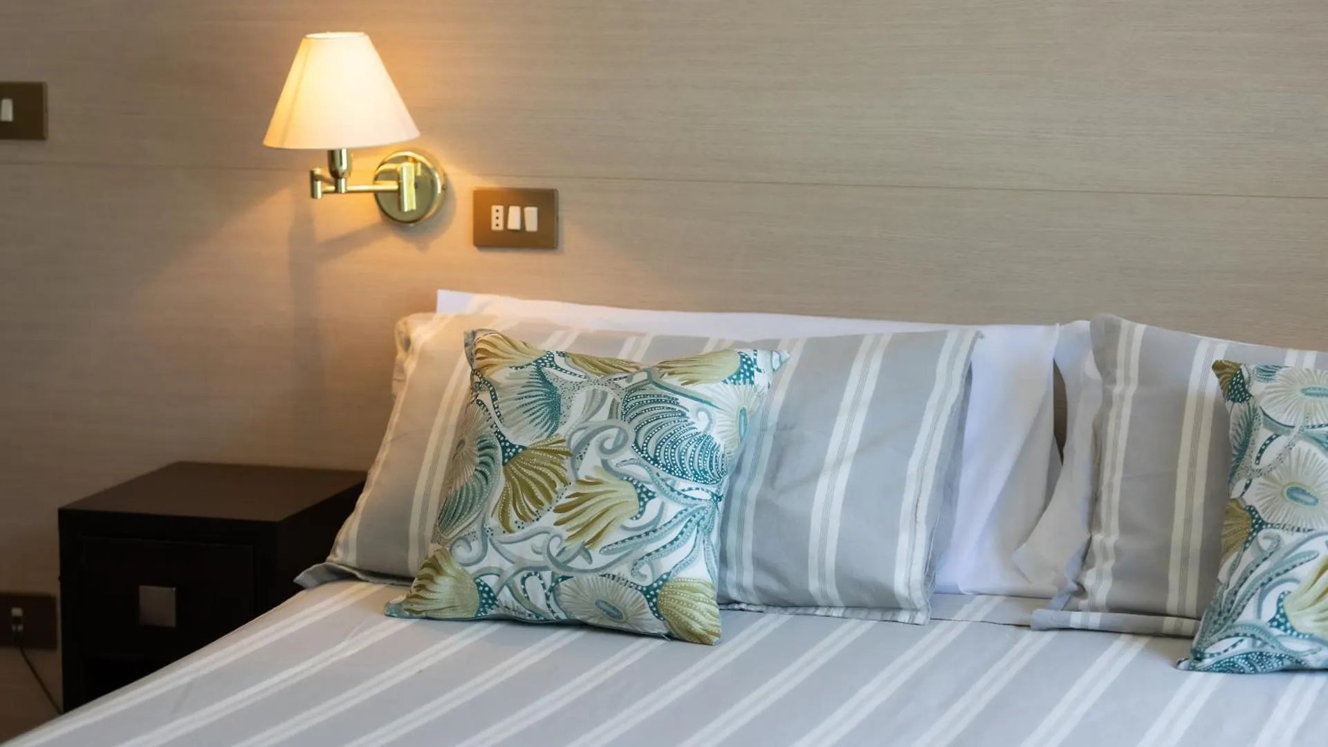 Hotel Adriatica Con Piscina Riccione